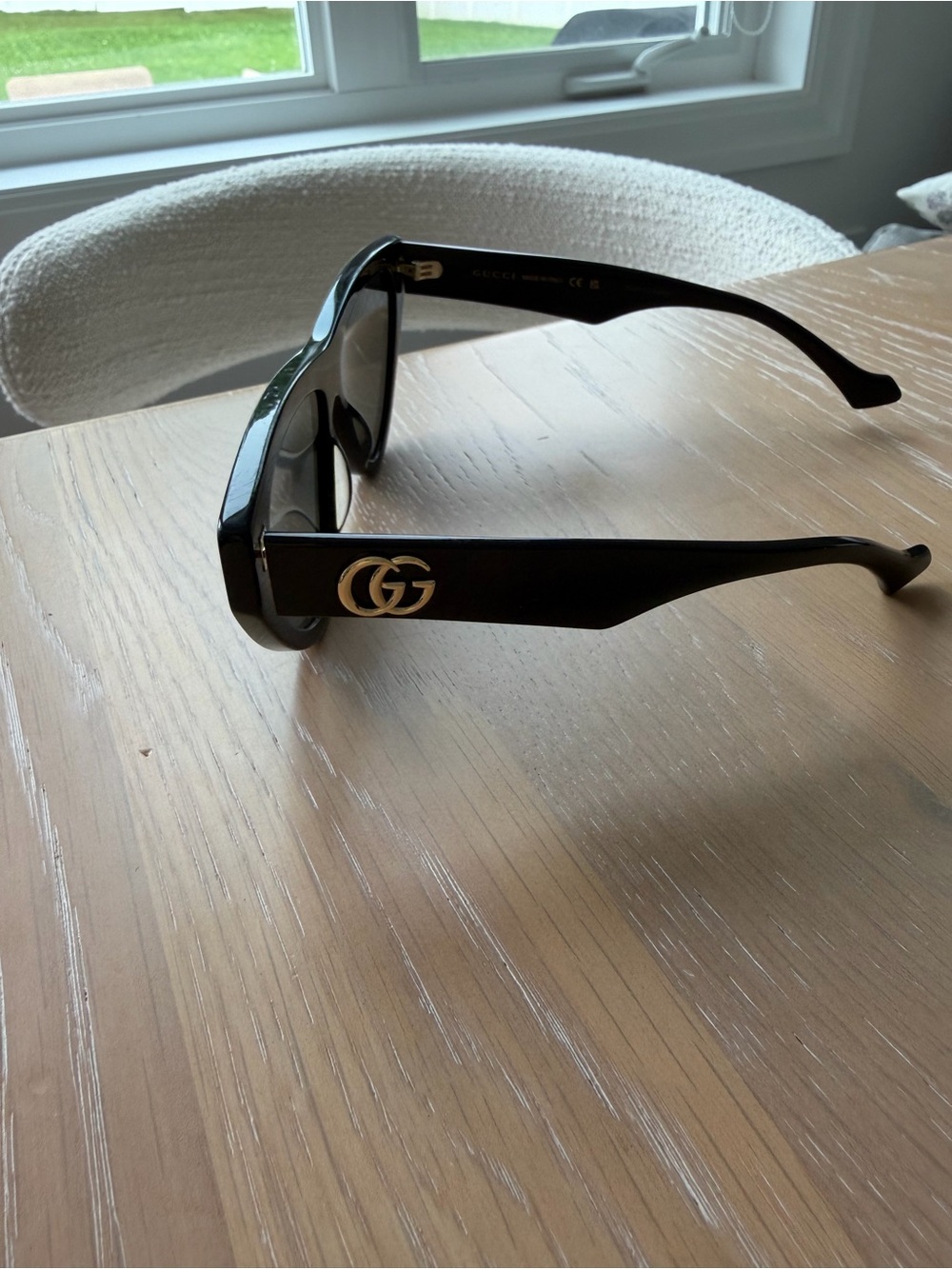 Gucci Black Cat-Eye Sunglasses with Case - Picture 2 of 7